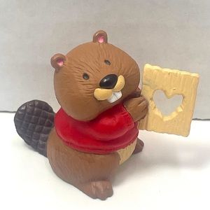 BNWT Vintage 1993 Hallmark Merry Miniature Beaver with Heart Cut Out